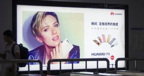 立式廣告機對商場發展的概述